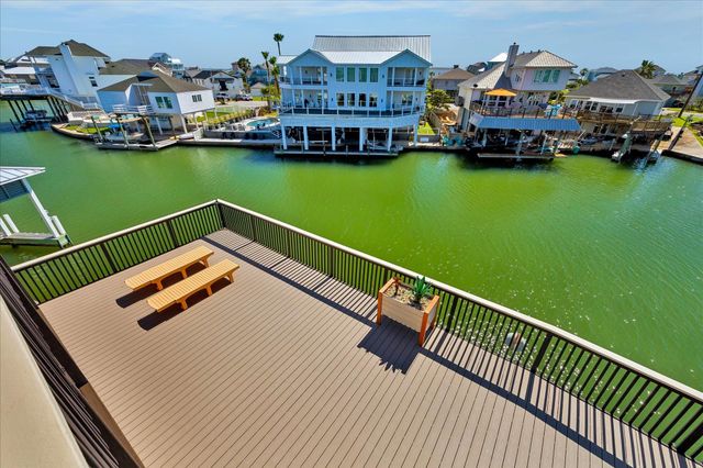 203 Kahmeha Drive, Tiki Island, TX 77554