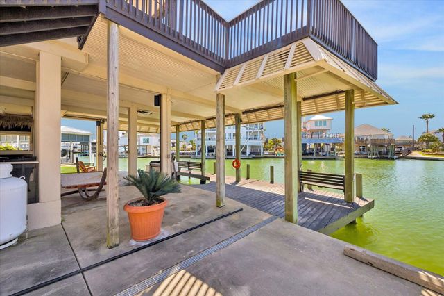 203 Kahmeha Drive, Tiki Island, TX 77554