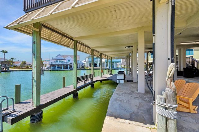 203 Kahmeha Drive, Tiki Island, TX 77554