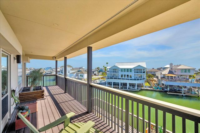 203 Kahmeha Drive, Tiki Island, TX 77554