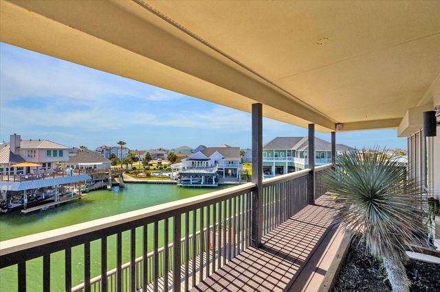 203 Kahmeha Drive, Tiki Island, TX 77554