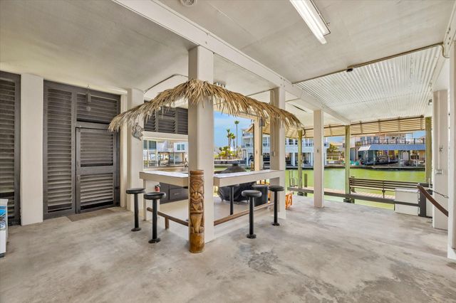 203 Kahmeha Drive, Tiki Island, TX 77554