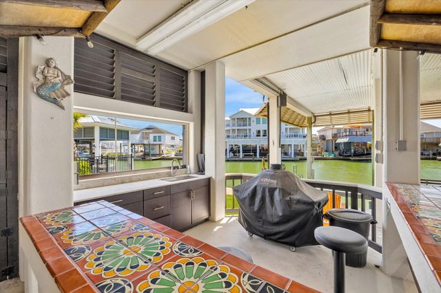 203 Kahmeha Drive, Tiki Island, TX 77554