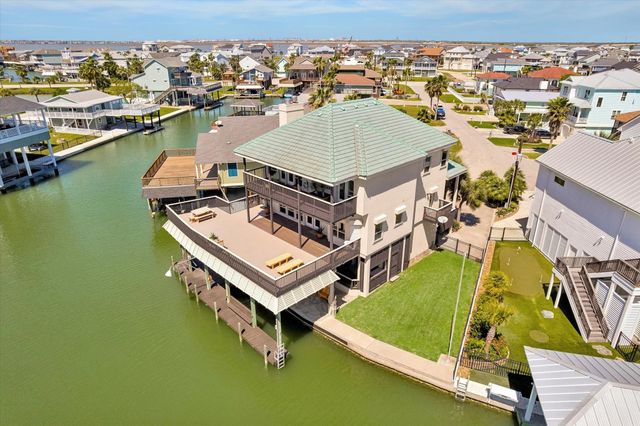 203 Kahmeha Drive, Tiki Island, TX 77554