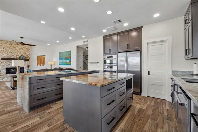 203 Kahmeha Drive, Tiki Island, TX 77554