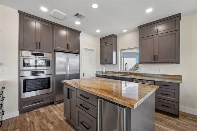 203 Kahmeha Drive, Tiki Island, TX 77554