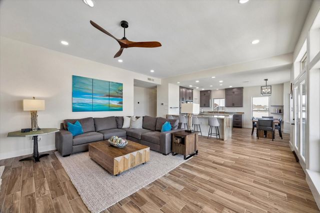 203 Kahmeha Drive, Tiki Island, TX 77554