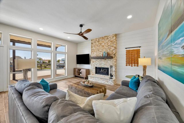 203 Kahmeha Drive, Tiki Island, TX 77554