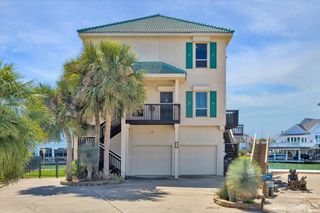203 Kahmeha Drive, Tiki Island, TX 77554