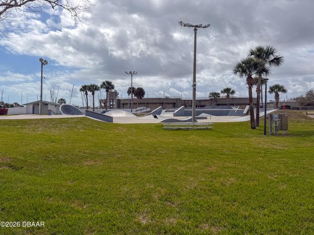 717 S Beach St Apt 303C, Daytona Beach, FL 32114