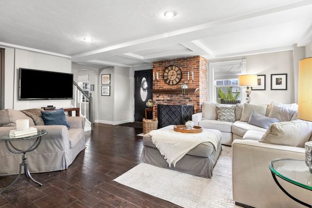 9 Elm Ct, Andover, MA 01810