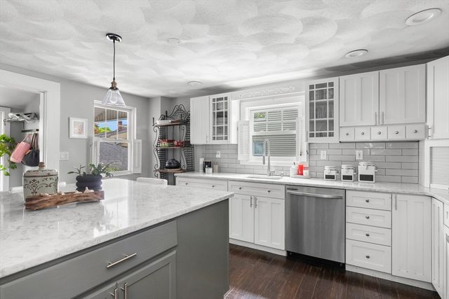 9 Elm Ct, Andover, MA 01810