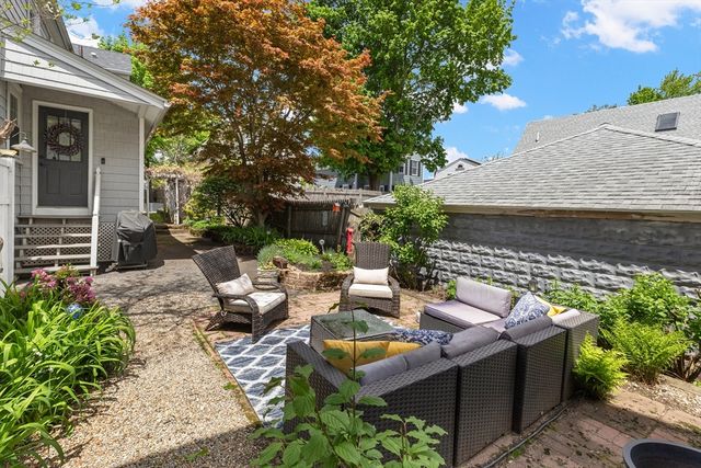 9 Elm Ct, Andover, MA 01810