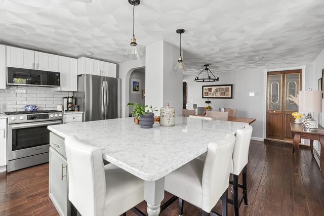 9 Elm Ct, Andover, MA 01810
