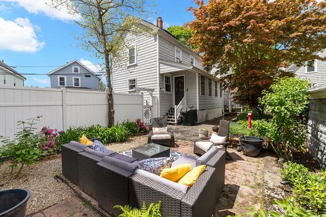 9 Elm Ct, Andover, MA 01810