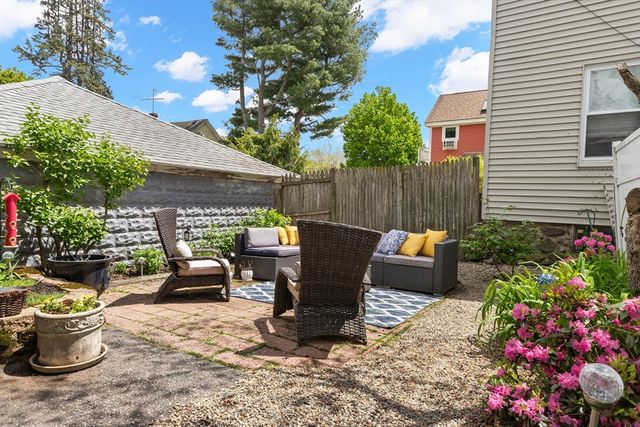 9 Elm Ct, Andover, MA 01810