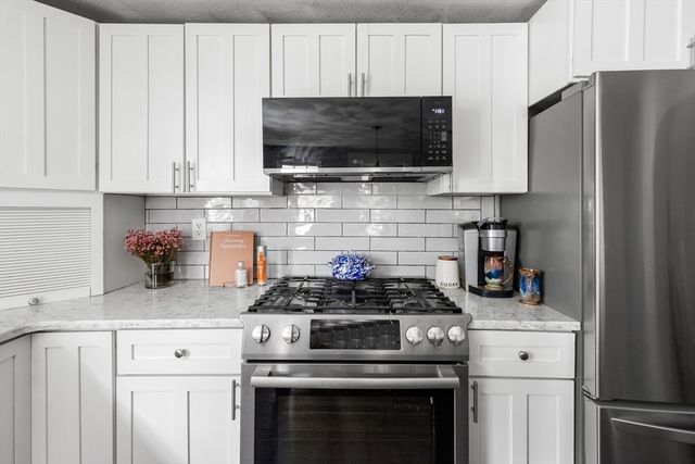 9 Elm Ct, Andover, MA 01810