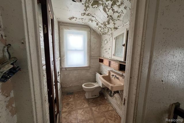 9138 Fischer Street, Detroit, MI 48213