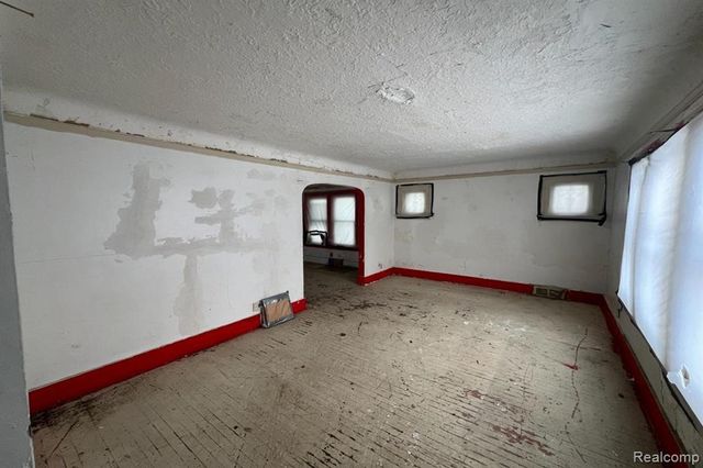 9138 Fischer Street, Detroit, MI 48213