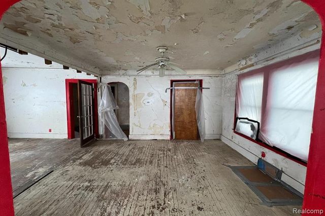 9138 Fischer Street, Detroit, MI 48213