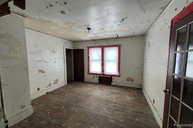 9138 Fischer Street, Detroit, MI 48213