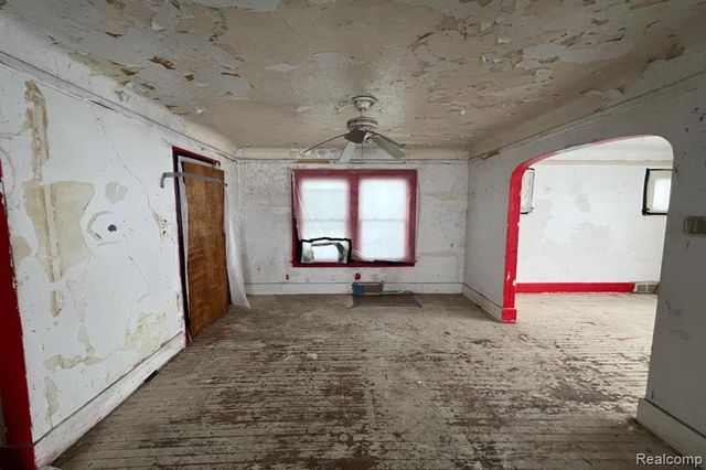 9138 Fischer Street, Detroit, MI 48213