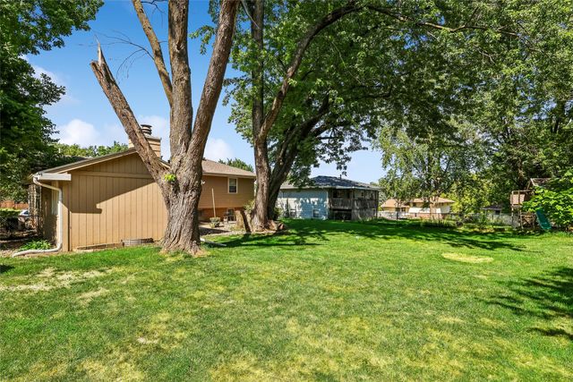 8912 Urbandale Avenue, Urbandale, IA 50322