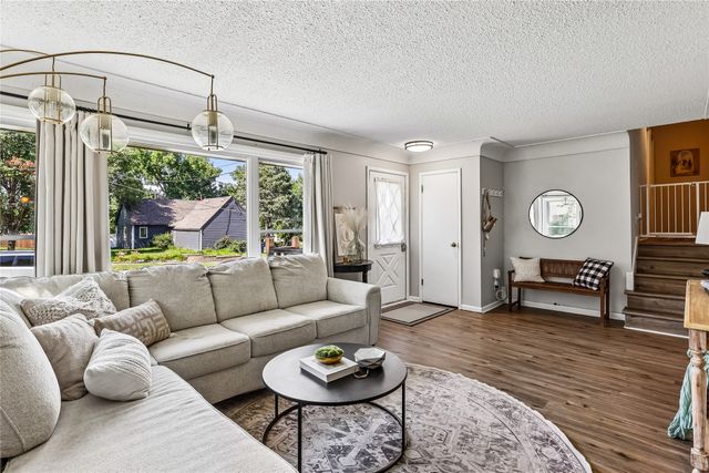 8912 Urbandale Avenue, Urbandale, IA 50322