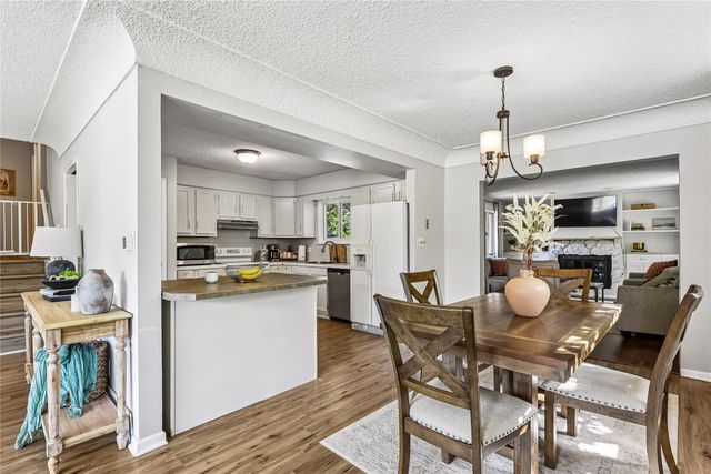 8912 Urbandale Avenue, Urbandale, IA 50322