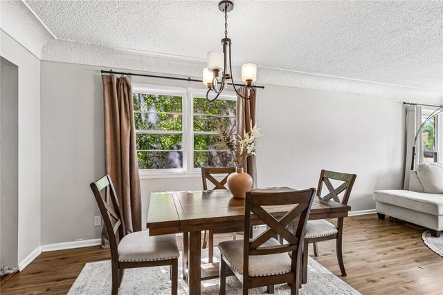 8912 Urbandale Avenue, Urbandale, IA 50322