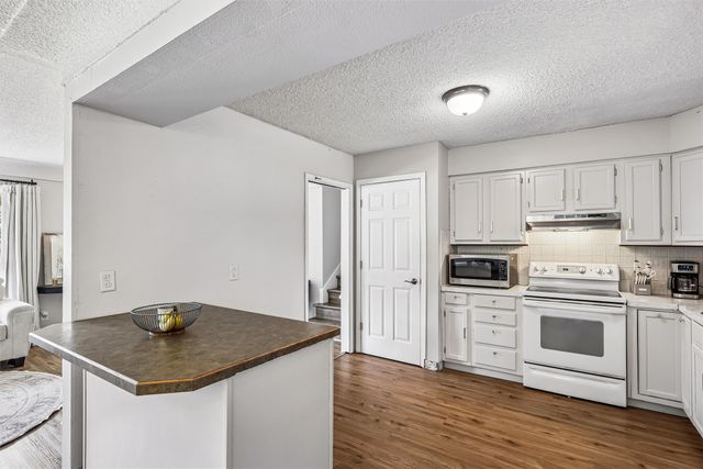 8912 Urbandale Avenue, Urbandale, IA 50322