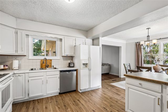 8912 Urbandale Avenue, Urbandale, IA 50322