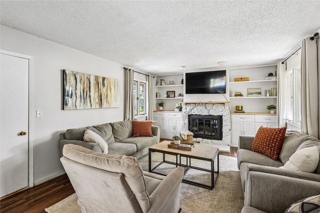 8912 Urbandale Avenue, Urbandale, IA 50322