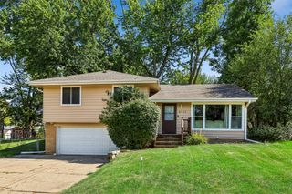 8912 Urbandale Avenue, Urbandale, IA 50322