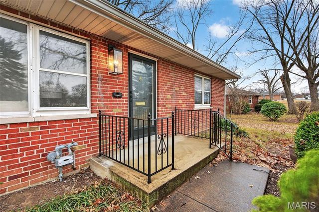 843 Reavis Barracks Road, St Louis, MO 63125