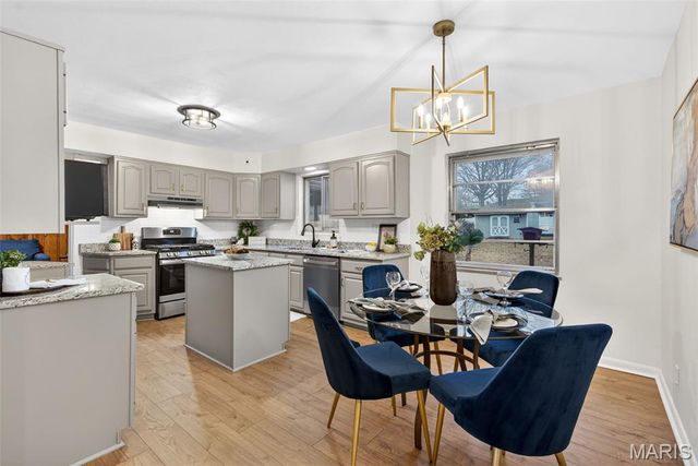 843 Reavis Barracks Road, St Louis, MO 63125