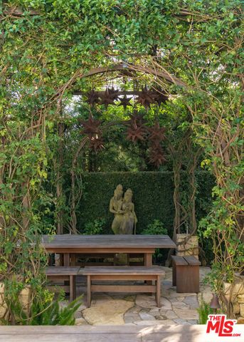 7059 Fernhill Drive, Malibu, CA 90265
