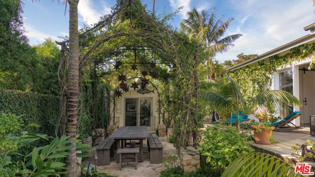 7059 Fernhill Drive, Malibu, CA 90265