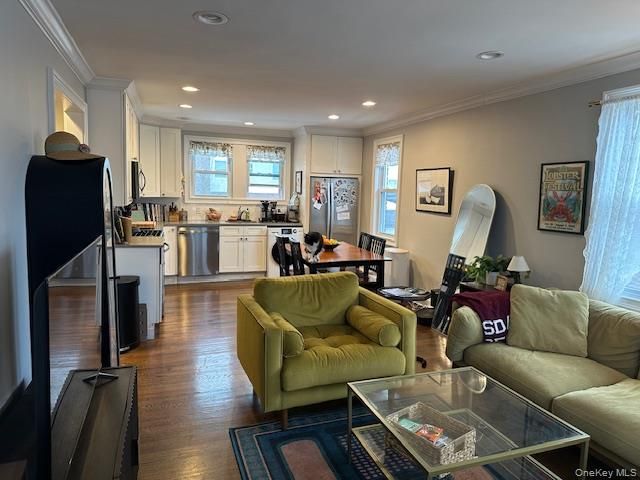 15 Juniper Road 2nd Fl, Port Washington, NY 11050