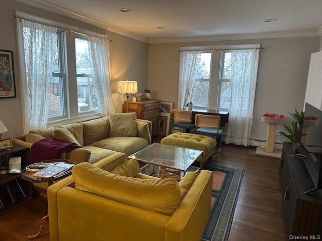 15 Juniper Road 2nd Fl, Port Washington, NY 11050