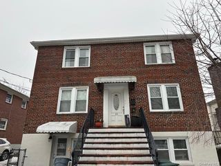 15 Juniper Road 2nd Fl, Port Washington, NY 11050