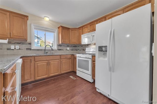 2416 Shawood Street, Novi, MI 48377