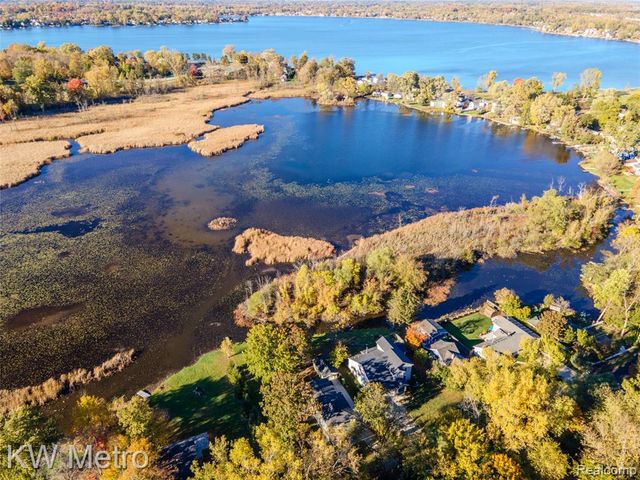 2416 Shawood Street, Novi, MI 48377