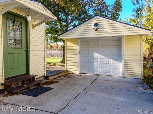 2416 Shawood Street, Novi, MI 48377