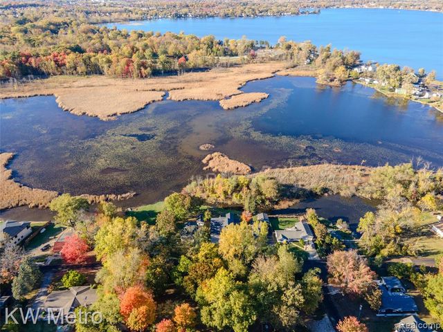 2416 Shawood Street, Novi, MI 48377