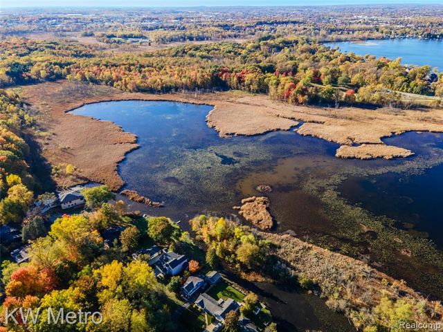 2416 Shawood Street, Novi, MI 48377