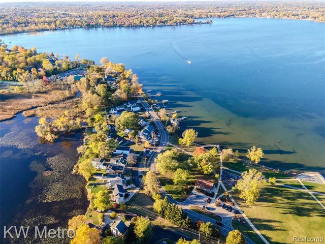 2416 Shawood Street, Novi, MI 48377