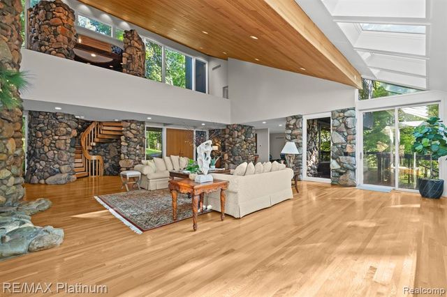 2095 Brighton Shores Trail, Howell, MI 48843