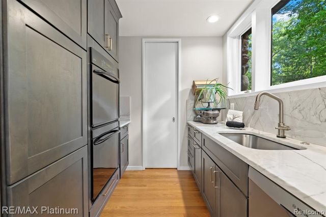 2095 Brighton Shores Trail, Howell, MI 48843