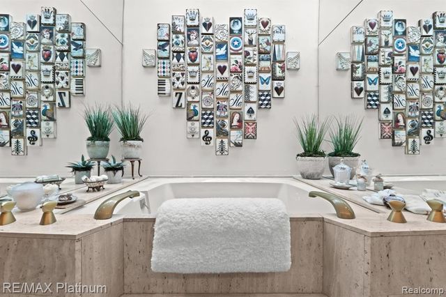 2095 Brighton Shores Trail, Howell, MI 48843